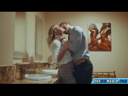 ❤️ Kiam belplena blondulo delogas vin en publika necesejo ️ Rusia porno ĉe eo.pornburst.ru ️❤
